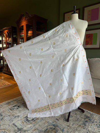Ivory Dupatta with Pichwai Butti & Vintage Pallu