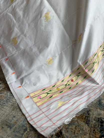 Ivory Dupatta with Pichwai Butti & Vintage Pallu